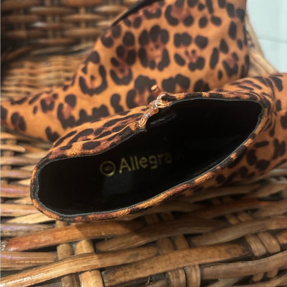 Allegra K Chic Leopard Pointy Toe Kitten Heels in size. Only worn a few times ! - Picture 10 of 10